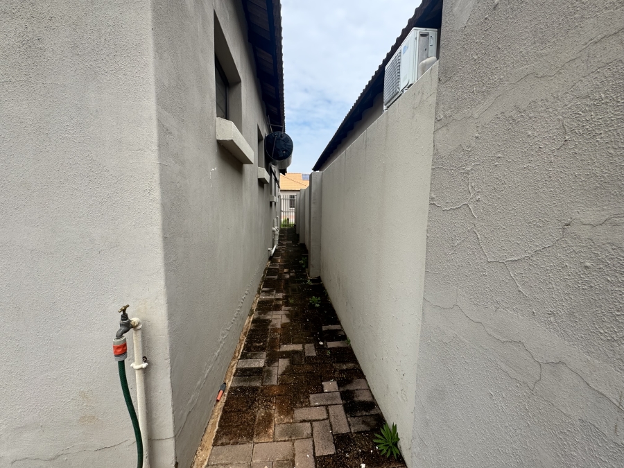 3 Bedroom Property for Sale in Wilkoppies North West